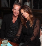 Роскошное семейство: Синди Кроуфорд с мужем и детьми блистает на светской вечеринке