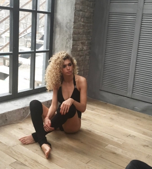 Вера Брежнева в соблазнительной фотосессии