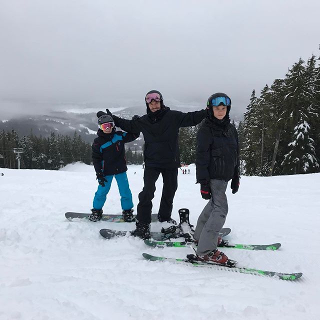 Семейство на отдыхе: Виктория и Дэвид Бекхэм с детьми катаются на лыжах