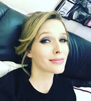 Звезды поздравили Катю Осадчую с рождением ребенка