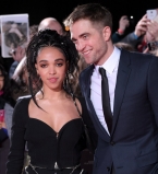 Роберт Паттинсон с девушкой