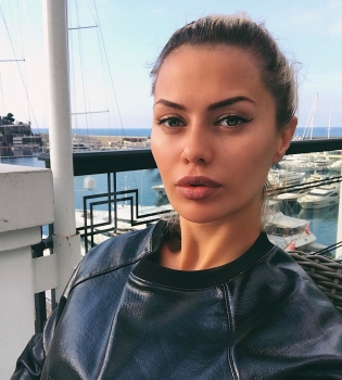 Подруга Виктории Бони рассказала о ее финансовом положении после развода с Алексом Смерфитом