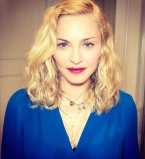 Маленькие модницы: Мадонна опубликовала стильное фото удочеренных близняшек