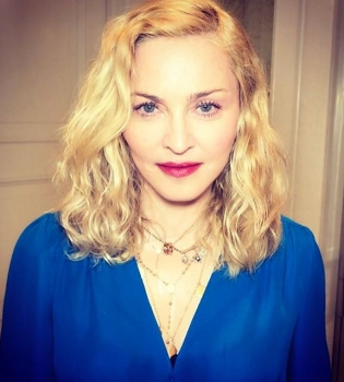 Маленькие модницы: Мадонна опубликовала стильное фото удочеренных близняшек