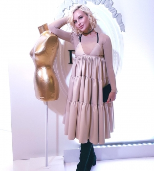 В сети появилось видео беременной Полины Гагариной