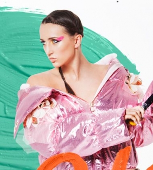 Анна Ризатдинова снялась в новом лукбуке Андре Тана