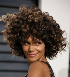 Снять с себя все: Холли Берри эффектно избавилась от своего скандального платья после церемонии &quot;Оскар&quot;