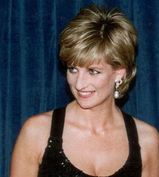 В Лондоне открыли выставку платьев принцессы Дианы