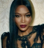 В спортивном костюме и шубе: Наоми Кэмпбелл покоряет Милан эксцентричным нарядом