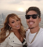 Нежность и поцелуи: Мэрайя Кэри опубликовала пикантный снимок с молодым бойфрендом