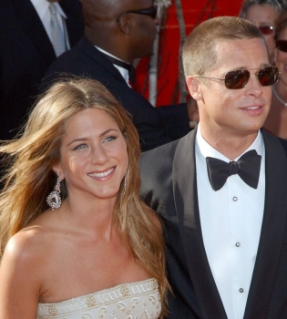 Брэд Питт вновь начал общаться с Дженнифер Энистон