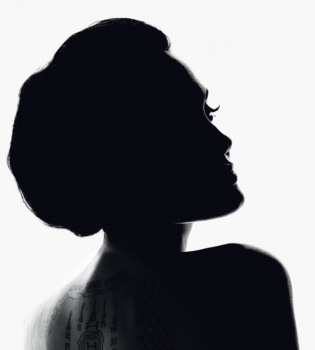 Анджелина Джоли в рекламе духов