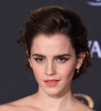 Эмма Уотсон сексуально оголила плечи на премьере в Лос-Анджелесе