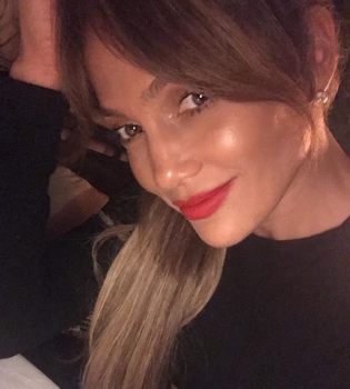 Мамина зефирка: Дженнифер Лопес опубликовала нежное фото с дочерью