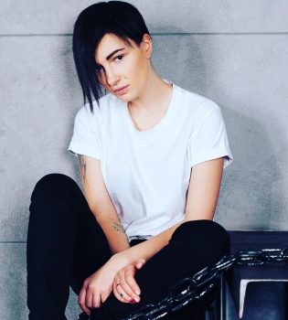 Настя Приходько сделала смелое тату на всю руку