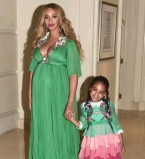 На зависть всем: Бейонсе одела дочь Блу Айви в платье за 26 тысяч долларов