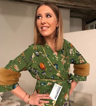 Селфи на миллион: Ксения Собчак позирует в Prada