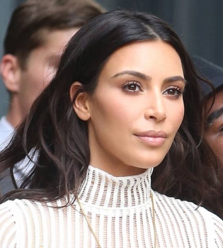 Фотофакт: Ким Кардашьян перевоплотилась во Фриду Кало