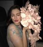 Энн Хэтэуэй впервые показала своего сына