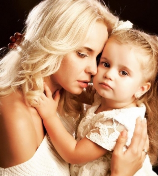 Лилия Ребрик с дочерью