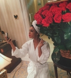 Санта Димопулос с розами