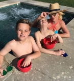 Семейный день: Бритни Спирс повеселилась с детьми в парке развлечений