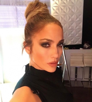 Дженнифер Лопес впервые показала в Instagram нового бойфренда