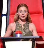 Тина Кароль в платье от Julien Macdonald