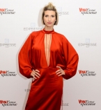 Анита Луценко в красном платье