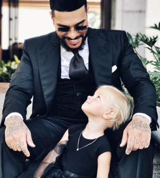 Тимати трогательно поздравил дочь Алису с днем рождения