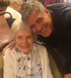 Джордж Клуни сделал сюрприз своей 87-летней поклоннице