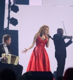 Alyosha и Kiev Tango Project, The Hardkiss и танцоры балета, эпатажные &laquo;Неангелы&raquo; и хор мальчиков: звездные дуэты на церемонии &laquo;Viva! Самые красивые-2017&raquo;