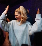 Утреннее селфи: Вера Брежнева сфотографировалась без макияжа