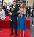 Блейк Лайвли усыновление