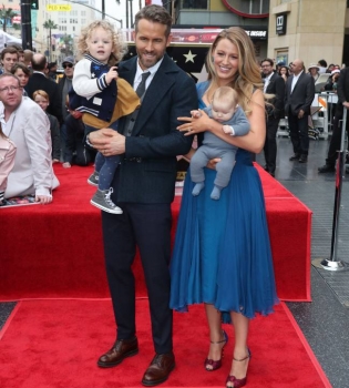 Блейк Лайвли усыновление