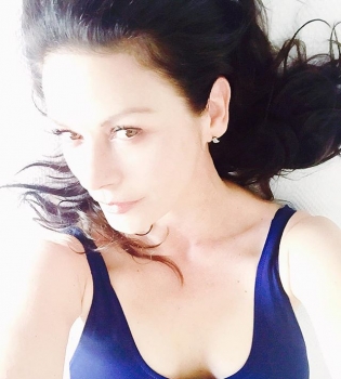 Кэтрин Зета-Джонс растрогала поклонников романтичным фото с супругом