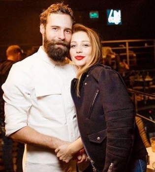 Фотофакт: Тина Кароль появилась на вечеринке с загадочным мужчиной