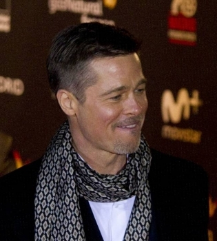 Инсайдеры: Брэд Питт наслаждается холостяцкой жизнью