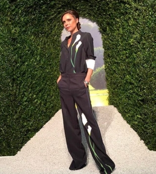 Маленькая леди: Виткория Бекхэм опубликовала фото подросшей дочери Харпер