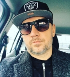 Туалетолук: Потап удивил поклонников ярким и необычным фото