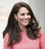 Кейт Миддлтон появилась на публике в нежном весеннем костюме Eponie