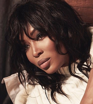 Изысканная сексуальность: Наоми Кэмпбелл снялась для глянца без нижнего белья