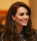 Кружева и крупные украшения: Кейт Миддлтон произвела фурор роскошным нарядом