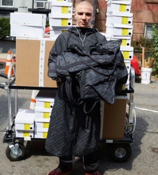 Модный дебют: сын Мадонны Рокко снялся в рекламе спортивного бренда