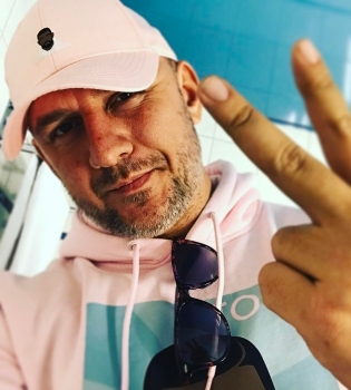 Потап показал подкаченный торс