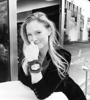 Супермодель и экс-возлюбленная Леонардо ДиКаприо ждет второго ребенка