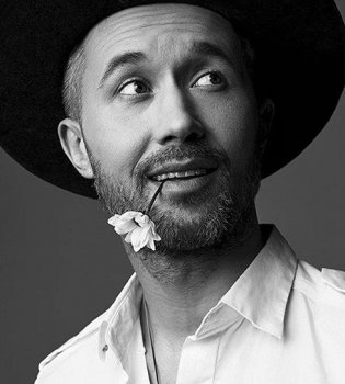 Сергей Бабкин показал архивное фото со свадьбы