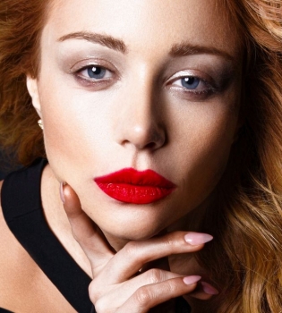 Тина Кароль сменила имидж и снялась в роскошной фотосессии для Viva!