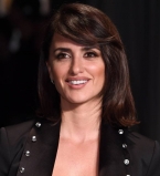 Пенелопа Крус показала свою первую обложку для глянца: &quot;Мне было всего 14 лет&quot;