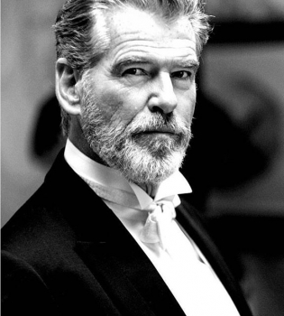 Седовласый секс-символ: Пирс Броснан снялся для обложки журнала